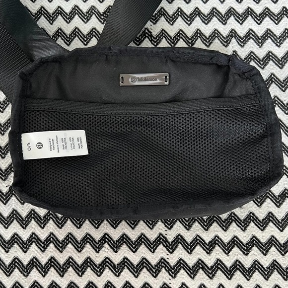 Mirrorify Reflective Black/Black lululemon Everywhere Belt Bag - Picture 9 of 13